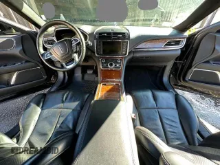 2017 Lincoln Continental Livery with VIN 1LN6L9UK9H5617828, listed as a Copart auction lot 42710185 with 236,983 mi miles and Clean title. Bid and sale history available at DreamBid. Image 9.