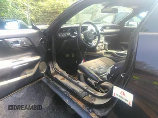 2015 Ford Mustang V6 с VIN 1FA6P8AM6F5373681, выставлен на аукционе IAAI как лот 42726545 с пробегом Не указан миль и . История ставок и продаж доступна на DreamBid. Изображение 6.