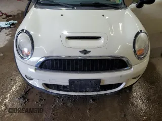 2009 MINI Hardtop S with VIN WMWMF73509TW83066, listed as a Copart auction lot 58603205 with 113,242 mi miles and Salvage title. Bid and sale history available at DreamBid. Image 12.