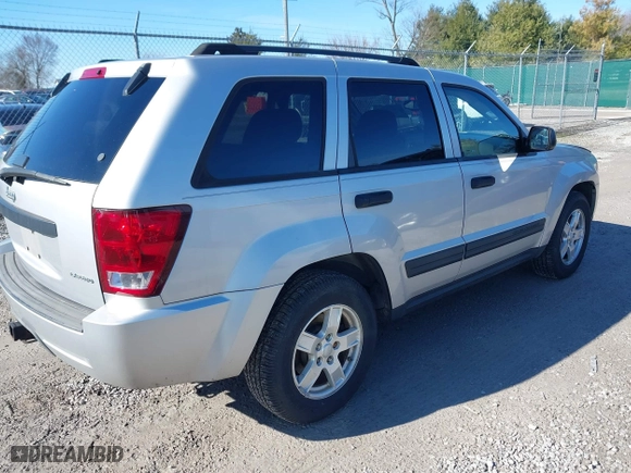 2005 Jeep Grand Cherokee Laredo with VIN 1J4HR48N65C537469, listed as a IAAI auction lot 41676555 with 226,084 mi miles. Bid and sale history available at carsss.com. Image 4.