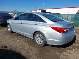 2011 Hyundai Sonata GLS with VIN 5NPEB4AC7BH256366, listed as a IAAI auction lot 41881465 with 184,161 mi miles and . Bid and sale history available at carsss.com. Image 3.
