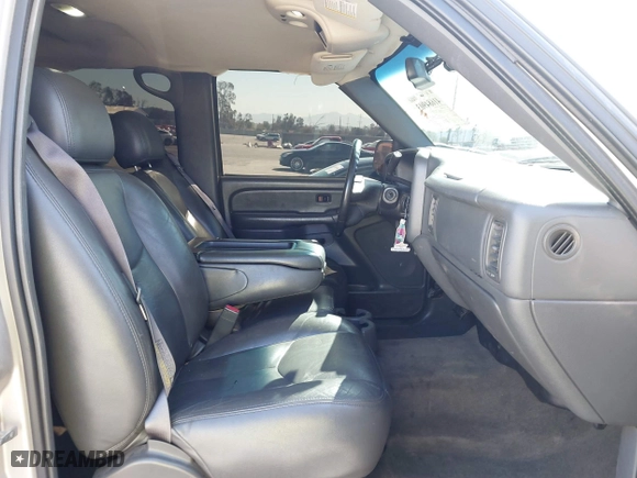 2005 Chevrolet Silverado 1500 LS with VIN 2GCEK13T351136405, listed as a IAAI auction lot 41684903 with 303,874 mi miles. Bid and sale history available at carsss.com. Image 5.