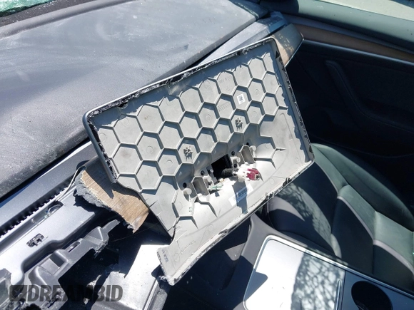 2023 Tesla Model 3 z VIN 5YJ3E1EA2PF506429, wystawiony jako IAAI lot #42320628 z przebiegiem Nie podano mil oraz . Historia ofert i sprzedaży dostępna na DreamBid. Obrazek 7.