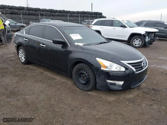 2015 Nissan Altima 2.5 with VIN 1N4AL3AP8FC262824, listed as a IAAI auction lot 41684970 with 134,000 mi miles. Bid and sale history available at carsss.com. Image 1.