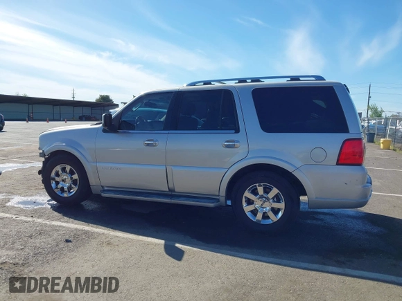 2006 Lincoln Navigator Luxury with VIN 5LMFU28516LJ13630, listed as a IAAI auction lot 42003960 with 139,505 mi miles. Bid and sale history available at carsss.com. Image 15.