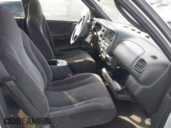 2000 Dodge Dakota Sport with VIN 1B7GL2AN8YS654014, listed as a IAAI auction lot 41470554 with 181,931 mi miles. Bid and sale history available at carsss.com. Image 5.