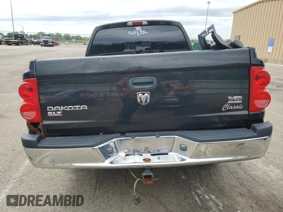 2006 Dodge Dakota SLT z VIN 1D7HW48N56S641575, wystawiony jako Copart lot #60141125 z przebiegiem 135 482 mil mil oraz Szkoda całkowita • Salvage title. Historia ofert i sprzedaży dostępna na DreamBid. Obrazek 6.