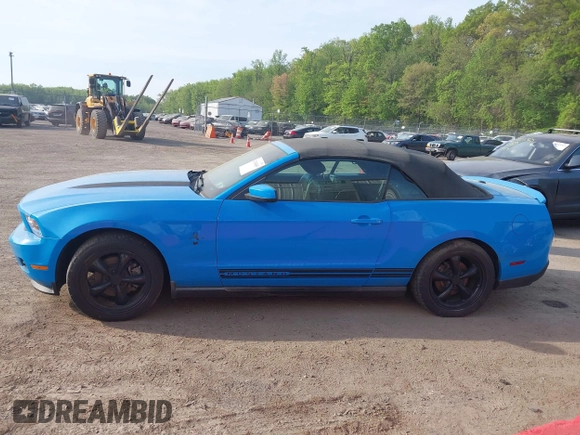 2011 Ford Mustang V6 z VIN 1ZVBP8EM4B5110048, wystawiony jako IAAI lot #42104845 z przebiegiem 141 294 mil mil oraz . Historia ofert i sprzedaży dostępna na DreamBid. Obrazek 14.