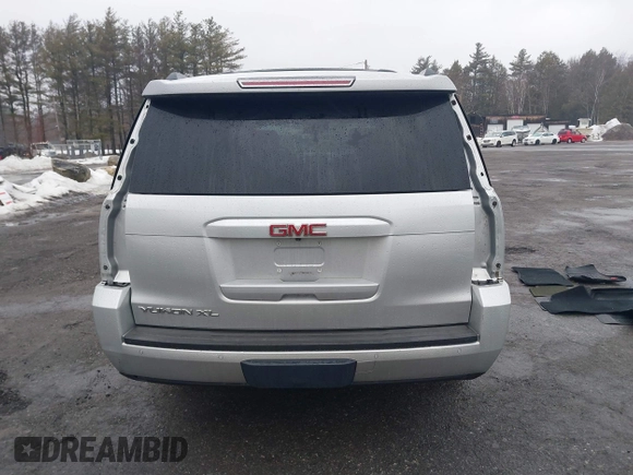 2015 GMC Yukon XL SLT with VIN 1GKS2HKC0FR287860, listed as a IAAI auction lot 41638921 with 213,214 mi miles. Bid and sale history available at carsss.com. Image 17.