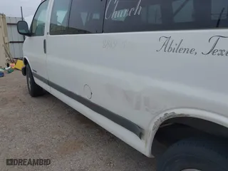 2000 Chevrolet Express Van with VIN 1GAHG39R0Y1233974, listed as a IAAI auction lot 41729422 with 132,827 mi miles. Bid and sale history available at carsss.com. Image 6.