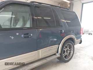 2005 Ford Expedition Eddie Bauer with VIN 1FMPU17585LA92339, listed as a IAAI auction lot 41840325 with 237,470 mi miles. Bid and sale history available at carsss.com. Image 6.
