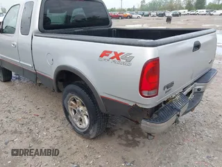 2003 Ford F-150 XL z VIN 1FTRX18W93NA69004, wystawiony jako IAAI lot #42154104 z przebiegiem 210 344 mil mil oraz . Historia ofert i sprzedaży dostępna na DreamBid. Obrazek 3.
