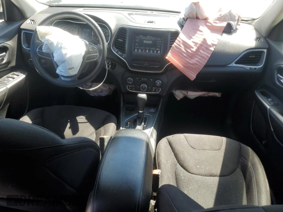 2020 Jeep Cherokee Latitude with VIN 1C4PJLCB2LD528453, listed as a Copart auction lot 49411365 with 67,593 mi miles and Salvage Title. Bid and sale history available at DreamBid. Image 8.