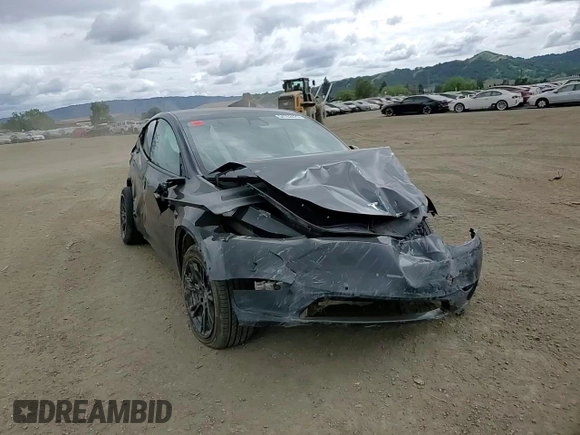 2021 Tesla Model Y Long Range z VIN 5YJYGDEE7MF093942, wystawiony jako Copart lot #54762425 z przebiegiem 20 492 mil mil oraz Szkoda całkowita • Salvage title. Historia ofert i sprzedaży dostępna na DreamBid. Obrazek 13.