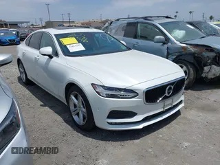 2017 Volvo S90 Momentum z VIN YV1102AK1H1017857, wystawiony jako IAAI lot #42453791 z przebiegiem 49 679 mil mil oraz . Historia ofert i sprzedaży dostępna na DreamBid. Obrazek 1.