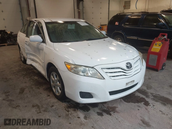 2011 Toyota Camry LE z VIN 4T4BF3EK4BR174346, wystawiony jako IAAI lot #42203606 z przebiegiem 68 428 mil mil oraz . Historia ofert i sprzedaży dostępna na DreamBid. Obrazek 1.