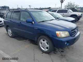 2005 Toyota Highlander with VIN JTEDP21A650056852, listed as a IAAI auction lot 41900860 with 339,944 mi miles. Bid and sale history available at carsss.com. Image 1.