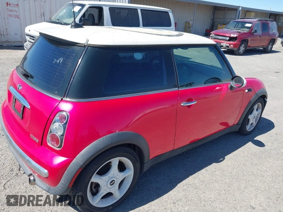 2004 MINI Hardtop z VIN WMWRC33444TJ62861, wystawiony jako IAAI lot #42795569 z przebiegiem 113 840 mil mil oraz . Historia ofert i sprzedaży dostępna na DreamBid. Obrazek 4.