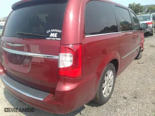 2014 Chrysler Town & Country Touring with VIN 2C4RC1BG1ER164465, listed as a IAAI auction lot 40089826 with 132,980 mi miles. Bid and sale history available at carsss.com. Image 4.