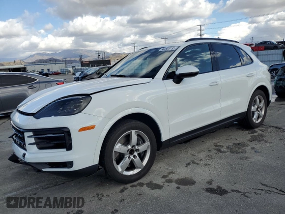 2024 Porsche Cayenne z VIN WP1AA2AY5RDA12912, wystawiony jako Copart lot #44555195 z przebiegiem 7 587 mil mil oraz Szkoda całkowita • Salvage title. Historia ofert i sprzedaży dostępna na DreamBid. Obrazek 1.