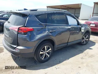2018 Toyota RAV4 XLE z VIN 2T3WFREV8JW499399, wystawiony jako IAAI lot #42038421 z przebiegiem 77 411 mil mil oraz . Historia ofert i sprzedaży dostępna na DreamBid. Obrazek 4.