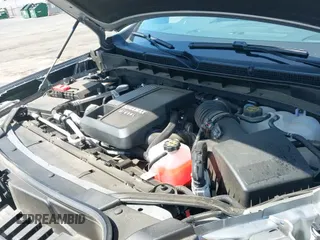 2024 GMC Yukon XL SLT z VIN 1GKS2GKT5RR376225, wystawiony jako IAAI lot #42391833 z przebiegiem 9 104 mil mil oraz . Historia ofert i sprzedaży dostępna na DreamBid. Obrazek 22.