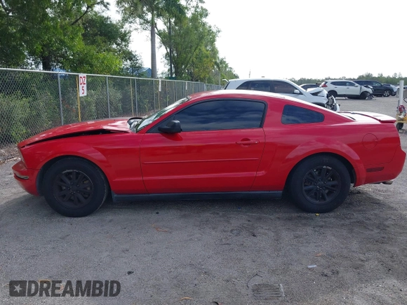 2008 Ford Mustang Deluxe with VIN 1ZVHT80N885207607, listed as a IAAI auction lot 42012378 with 147,346 mi miles. Bid and sale history available at carsss.com. Image 15.