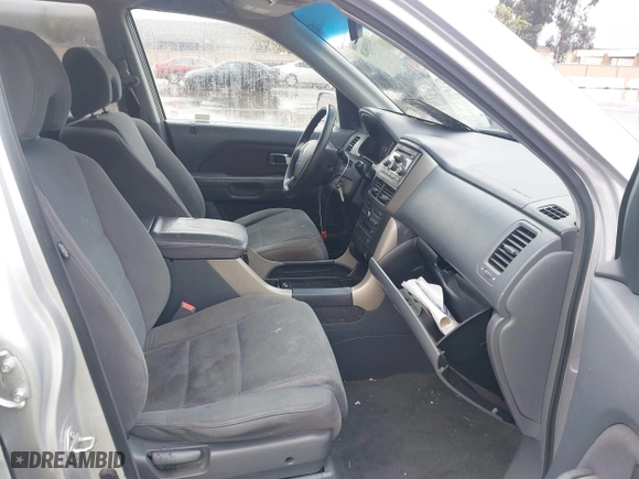 2008 Honda Pilot SE with VIN 5FNYF18348B037961, listed as a IAAI auction lot 41939628 with 206,511 mi miles. Bid and sale history available at carsss.com. Image 5.