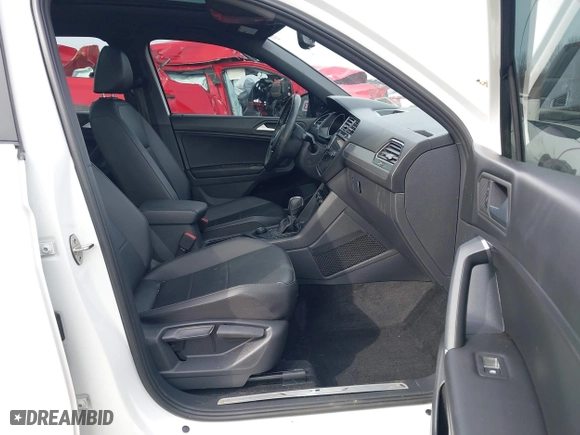 2020 Volkswagen Tiguan SE with VIN 3VV2B7AX4LM106638, listed as a IAAI auction lot 41744503 with 67,693 mi miles. Bid and sale history available at carsss.com. Image 5.