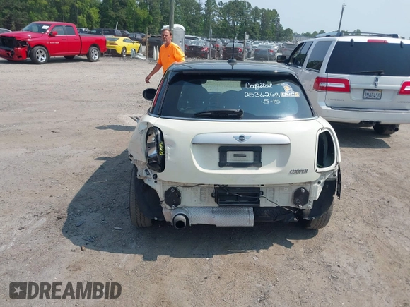 2015 MINI Hardtop 4 Door with VIN WMWXS5C5XFT827330, listed as a IAAI auction lot 42402965 with 140,648 mi miles and . Bid and sale history available at DreamBid. Image 6.