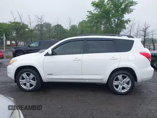 2008 Toyota RAV4 Sport с VIN JTMBD32V586063644, выставлен на аукционе IAAI как лот 42335585 с пробегом 182 196 миль миль и . История ставок и продаж доступна на DreamBid. Изображение 14.