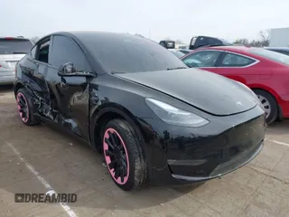 2025 Tesla Model Y Long Range with VIN 7SAYGDEE2SA351944, listed as a IAAI auction lot 41372161 with 1,529 mi miles and . Bid and sale history available at carsss.com. Image 1.