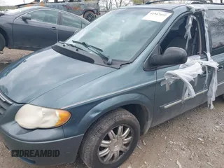 2005 Chrysler Town & Country Touring with VIN 2C4GP54L75R429550, listed as a IAAI auction lot 41947692 with 219,368 mi miles. Bid and sale history available at carsss.com. Image 12.