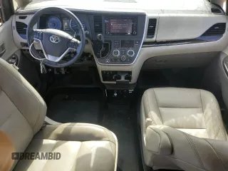 2020 Toyota Sienna XLE Auto Access Seat z VIN 5TDYZ3DC6LS033245, wystawiony jako Copart lot #56308365 z przebiegiem 82 254 mil mil oraz Szkoda całkowita • Salvage title. Historia ofert i sprzedaży dostępna na DreamBid. Obrazek 8.