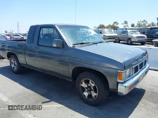 1996 Nissan Frontier XE z VIN 1N6SD16SXTC351798, wystawiony jako IAAI lot #42215934 z przebiegiem 206 168 mil mil oraz . Historia ofert i sprzedaży dostępna na DreamBid. Obrazek 1.