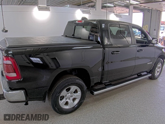 2022 Ram 1500 Big Horn z VIN 1C6RRFFG3NN179009, wystawiony jako IAAI lot #42521052 z przebiegiem 60 189 mil mil oraz . Historia ofert i sprzedaży dostępna na DreamBid. Obrazek 26.