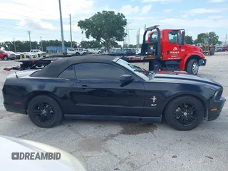 2014 Ford Mustang V6 с VIN 1ZVBP8EM6E5293246, выставлен на аукционе IAAI как лот 42518682 с пробегом 137 578 миль миль и . История ставок и продаж доступна на DreamBid. Изображение 13.