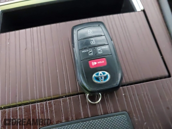 2021 Toyota Sienna LE z VIN 5TDKRKEC3MS070561, wystawiony jako IAAI lot #42331063 z przebiegiem 56 413 mil mil oraz . Historia ofert i sprzedaży dostępna na DreamBid. Obrazek 11.