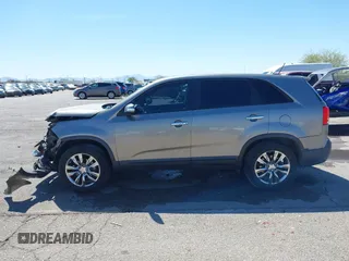 2011 Kia Sorento EX with VIN 5XYKU4A21BG027581, listed as a IAAI auction lot 41818445 with 81,354 mi miles. Bid and sale history available at carsss.com. Image 14.