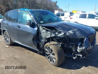 2025 BMW X5 xDrive40i z VIN 5UX23EU01S9Y28983, wystawiony jako IAAI lot #41675499 z przebiegiem 4 987 mil mil oraz . Historia ofert i sprzedaży dostępna na DreamBid. Obrazek 1.