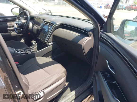 2022 Hyundai Tucson SEL z VIN 5NMJFCAE5NH046879, wystawiony jako IAAI lot #42295125 z przebiegiem 24 448 mil mil oraz . Historia ofert i sprzedaży dostępna na DreamBid. Obrazek 5.