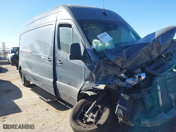 2019 Mercedes-Benz Sprinter Cargo Van with VIN WD4PF1CD4KP128193, listed as a IAAI auction lot 41150385 with 100,817 mi miles. Bid and sale history available at carsss.com. Image 1.