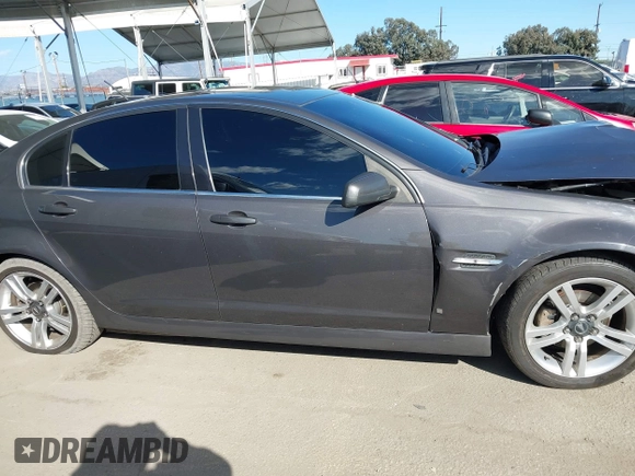 2008 Pontiac G8 z VIN 6G2ER57798L988697, wystawiony jako IAAI lot #41690384 z przebiegiem 166 798 mil mil oraz . Historia ofert i sprzedaży dostępna na DreamBid. Obrazek 14.