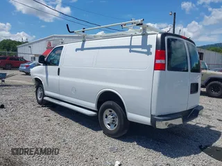 2021 Chevrolet Express Cargo z VIN 1GCWGAF71M1207030, wystawiony jako IAAI lot #42824104 z przebiegiem 40 809 mil mil oraz . Historia ofert i sprzedaży dostępna na DreamBid. Obrazek 3.