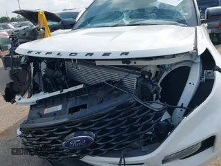 2023 Ford Explorer ST-Line z VIN 1FMSK7KH3PGA99652, wystawiony jako IAAI lot #42109418 z przebiegiem 30 380 mil mil oraz . Historia ofert i sprzedaży dostępna na DreamBid. Obrazek 6.