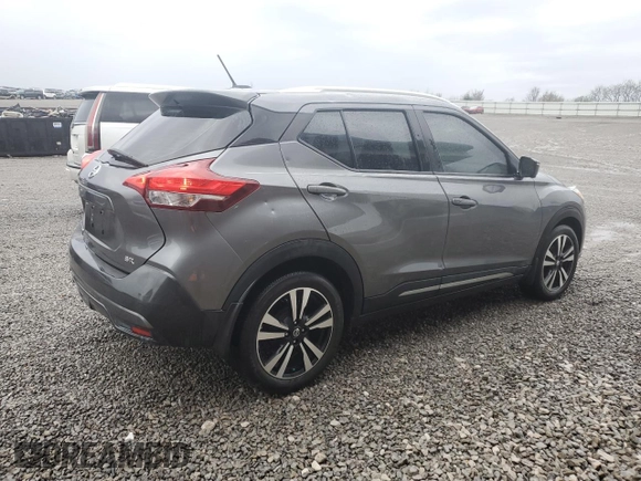2019 Nissan Kicks SR z VIN 3N1CP5CU8KL556523, wystawiony jako Copart lot #50891965 z przebiegiem 31 313 mil mil oraz Szkoda całkowita • Salvage title. Historia ofert i sprzedaży dostępna na DreamBid. Obrazek 3.