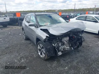 2019 Jeep Compass Limited z VIN 3C4NJCCB0KT725802, wystawiony jako IAAI lot #42030080 z przebiegiem 84 999 mil mil oraz . Historia ofert i sprzedaży dostępna na DreamBid. Obrazek 1.