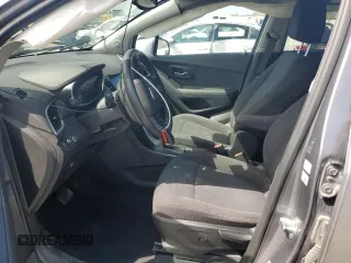2020 Chevrolet Trax LS z VIN 3GNCJNSB9LL164044, wystawiony jako Copart lot #51058005 z przebiegiem 60 879 mil mil oraz Szkoda całkowita • Salvage title. Historia ofert i sprzedaży dostępna na DreamBid. Obrazek 7.