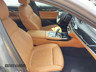 2020 BMW 7 Series 740i z VIN WBA7T2C0XLGF96842, wystawiony jako IAAI lot #42230866 z przebiegiem 60 664 mil mil oraz . Historia ofert i sprzedaży dostępna na DreamBid. Obrazek 5.