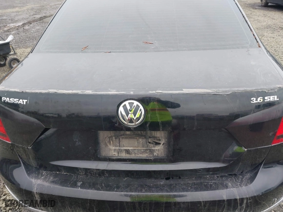 2013 Volkswagen Passat SEL Premium with VIN 1VWCM7A3XDC132834, listed as a IAAI auction lot 40931506 with 146,283 mi miles. Bid and sale history available at carsss.com. Image 6.